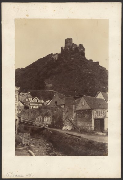 [Rovine del castello che domina la città] da Unknown artist