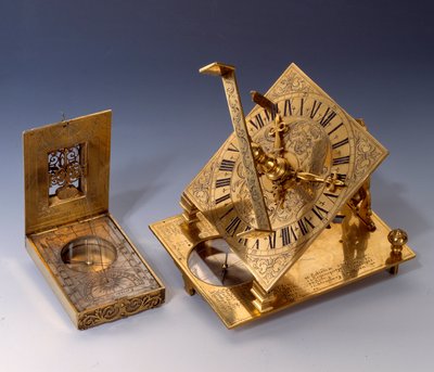 Strumenti scientifici: quadranti solari del XVI secolo (sinistra) e del XVII secolo. Collezione privata da Unknown artist