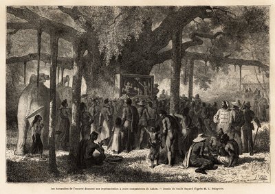 Gli annamiti della scorta di Garnier danno una rappresentazione improvvisata ai loro compatrioti a Lakon (Laos), dopo aver allestito un piccolo teatro di marionette ai piedi di un baniano con un enorme tronco. Incisione per illustrare il viaggio di esplora da Unknown artist
