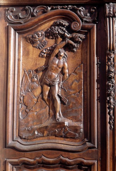 Il martirio di San Sebastiano, dettaglio della porta di legno scolpita della chiesa dell