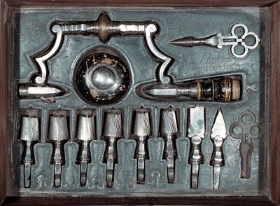 Trapano, strumento chirurgico con accessori. 1768 Parigi, museo della storia della medicina da Unknown artist
