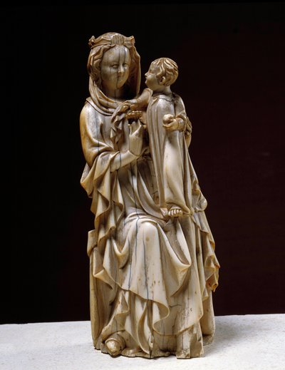 Vergine con Bambino. Scultura in avorio del XIV secolo. da Unknown artist