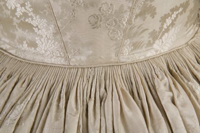 Abito da sposa (dettaglio del retro della vita) da Unknown artist