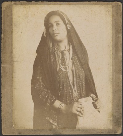 [Giovane donna con velo] da Unknown artist