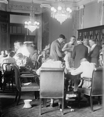 Una lotteria di leva della Prima Guerra Mondiale. da Unknown photographer