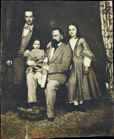 Alexander Herzen con i suoi figli dopo la morte della moglie Natalie da Unknown photographer