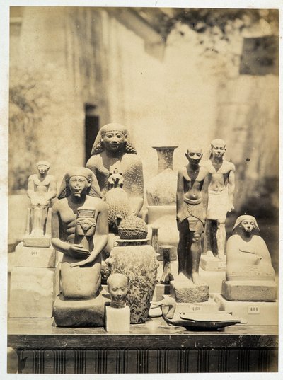 Statue archeologiche - nel "Album fotografico del 1° Museo del Cairo" fondato da Auguste Mariette Bey da Unknown photographer