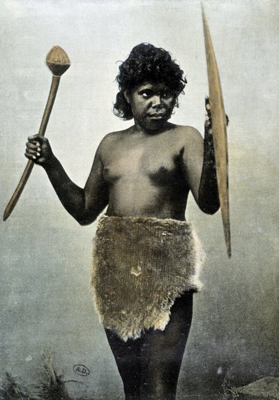 Moglie aborigena australiana incaricata delle armi del marito - autochrome da Unknown photographer