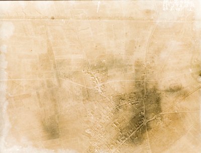Fotografie di ricognizione aerea britannica che registrano le posizioni delle trincee sul Fronte Occidentale durante la Prima Guerra Mondiale da Unknown photographer