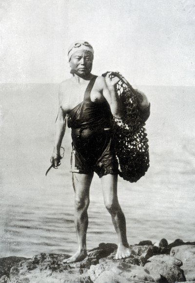 Coreana che pesca nel XIX secolo. da Unknown photographer