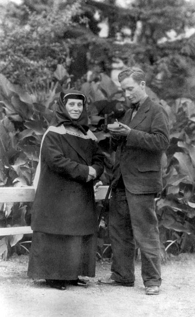 Ekaterina Gavrilovna Gueladze - la madre di Stalin, intervistata dal giornalista americano Knickerboker da Unknown photographer