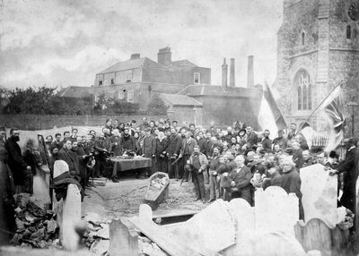 Esumazione del corpo di Ugo Foscolo nel cimitero di Chiswick nel 1871 - foto atelier Fratelli Caldesi da Unknown photographer