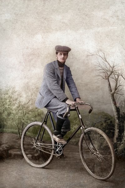Fernand Ochse in bicicletta, Francia, 1920 circa (foto) da Unknown photographer