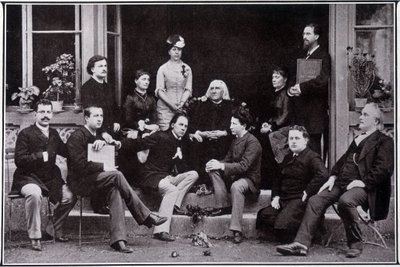 Franz Liszt (1811-1886), a Weimar, nel circolo dei suoi allievi preferiti da Unknown photographer