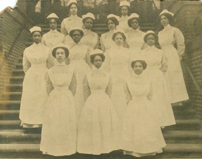 Ritratto di gruppo delle infermiere della Lincoln School da Unknown photographer