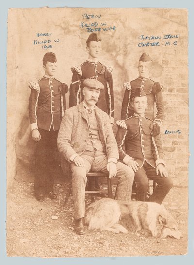 Ritratto di gruppo di William Carter con i suoi figli da Unknown photographer