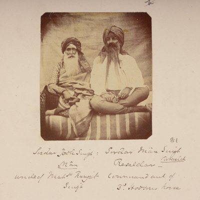 Capi della città natale di Ranjit Singh: suo zio, Jodh Singh Mann (a sinistra), e Man Singh Vuraich, Gujranwala, 1860 circa (foto b/n) da Unknown photographer
