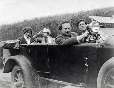 Helene Berg, Alma Mahler, Franz Werfel e Alban Berg fotografati in auto da Unknown photographer
