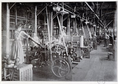 Fabbricazione di imballaggi alla fabbrica di cioccolato Van Houten - fotografia, fine 19° secolo da Unknown photographer