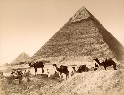 Uomini e cammelli davanti alla piramide di Chefren da Unknown photographer