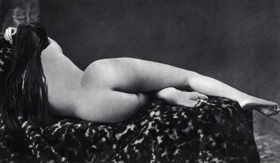 Donna nuda sdraiata, circa 1860. Fotografia anonima da Unknown photographer