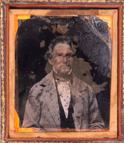 Ritratto di un uomo. Dagherrotipo (Daguerre) sotto cornice circa 1850. da Unknown photographer