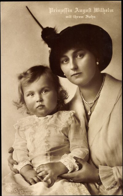 Principessa August Wilhelm con figlio, NPG 5003 da Unknown photographer