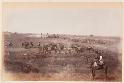 Genieri e minatori che costruiscono trincee di riparo durante il campo di esercitazione di Delhi, circa 1885 da Unknown