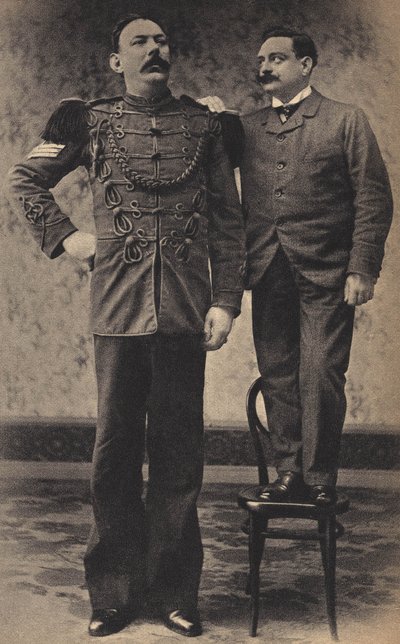 I mostri, il gigante. Fotografia, fine XIX secolo, Parigi da Unknown photographer