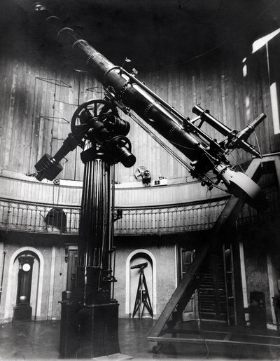 Il telescopio Schmidt di Giovanni Virginio Schiaparelli (1835-1910) astrofisico a Brera (Milano). Osservò configurazioni rettilinee sul pianeta Marte, chiamandole canali marziani (canali) da Unknown photographer