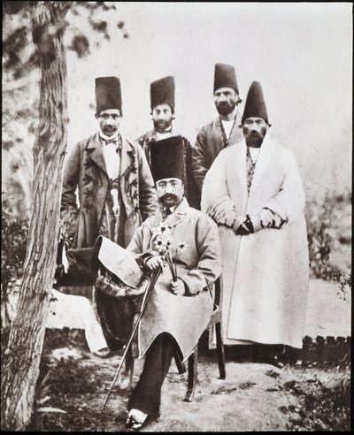 Lo Scià di Persia Nasser-ed-Din e i suoi ciambellani da Unknown photographer