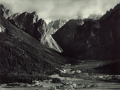 La città di Dobbiaco nelle Dolomiti da Unknown photographer