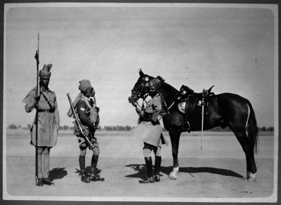 Tre sowar smontati del 2° Cavalleria Leggera di Madras, circa 1880 da Unknown
