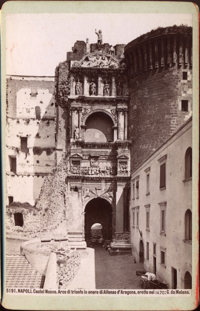 Arco di trionfo di Castel Nuovo, Napoli, 1880 circa (fotografia) da Unknown photographer