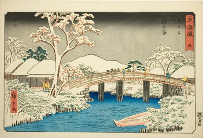 Hodogaya: Fiume Katabira e Ponte Katabira (Hodogaya, Katabiragawa Katabirabashi)—N. 5, dalla serie "Cinquanta-tre Stazioni del Tokaido (Tokaido gojusan tsugi)," noto anche come il Reisho Tokaido da Utagawa Hiroshige