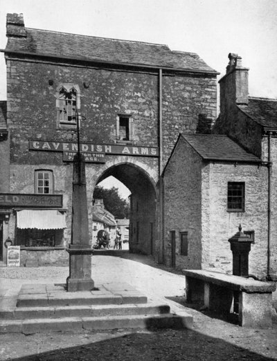 Porta del priorato di Cartmel, Cartmel, Cumbria da Valentine and Sons Ltd