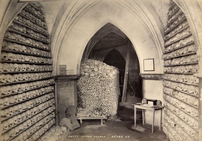Cripta, Chiesa di San Leonardo, Hythe, Kent, c. 1900 da Valentine and Sons Ltd
