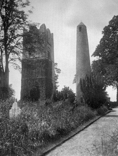La Torre Rotonda di Swords, Dublino, Irlanda, da est, 1924-1926 da Valentine and Sons Ltd