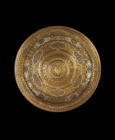 Piatto di bronzo ad alto tenore di stagno inciso con intarsi in argento, al centro uno stemma, 1530-c.1550 da Venetian School