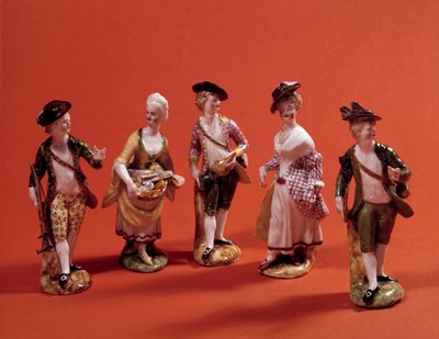 Piccole figure che rappresentano personaggi (cacciatore, massaia, dama dell