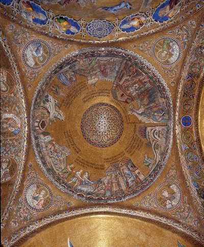 Vista della cupola con mosaici su sfondo dorato (stile romanico e bizantino) che illustra la vita di Mosè. Nei pennacchi, i quattro profeti Salomone, Davide, Zaccaria, Malachia. Inizio del XIII secolo. Basilica di San Marco da Veneto Byzantine School