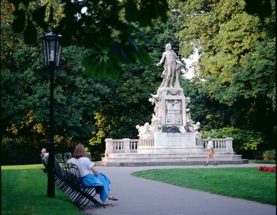 Monumento a Mozart, costruito nel 1896, Burggarten da Victor Tilgner