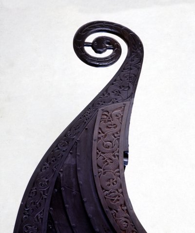 Figura di prua di un drakkar funerario (nave vichinga) di Oseberg, risalente al IX secolo. Museo di Oslo Bygdoy. da Viking