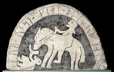 Pietra runica con un cavaliere da Viking