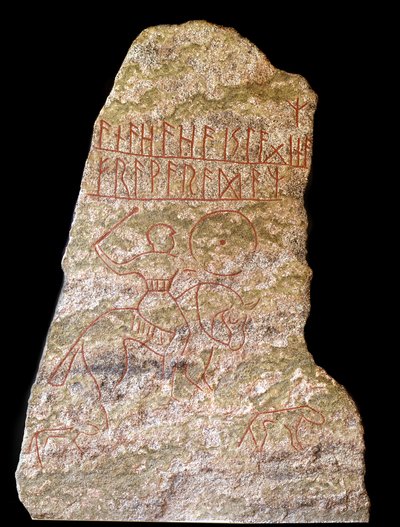 Una stele con iscrizioni runiche che rappresentano un cavaliere vichingo con un cane (pietra) da Viking Viking