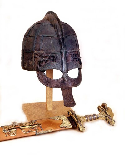 Elmo e spada vichinghi. Statens Sjohistoriska, Stoccolma da Viking Viking