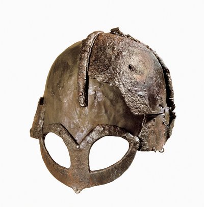 Elmo vichingo Gjermundbu, trovato a Ringerike, Norvegia da Viking Viking