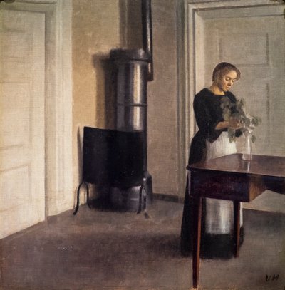 Interno con una donna che sistema fiori in un vaso da Vilhelm Hammershoi