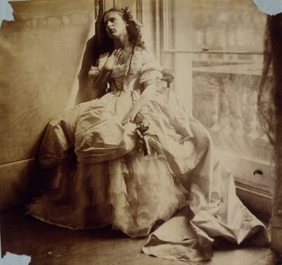 Studio di una ragazza seduta vicino a una finestra, c.1855-65 da Viscountess Hawarden