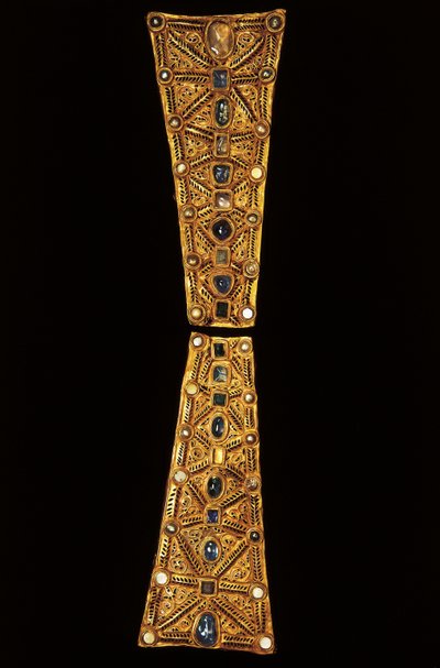 Collo di una croce processionale in oro, granato e perle dal Tesoro di Guarrazar, VII secolo da Visigothic